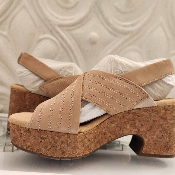 Clarks Leather "Nerisa West" Sand Nubuck Sandals. NIB. Size 5 - Picture 5 of 10